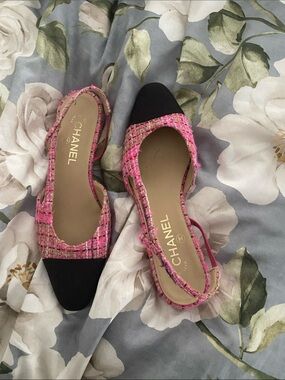 CHANEL Pink Tweed Slingback Flats with Black Cap Toe